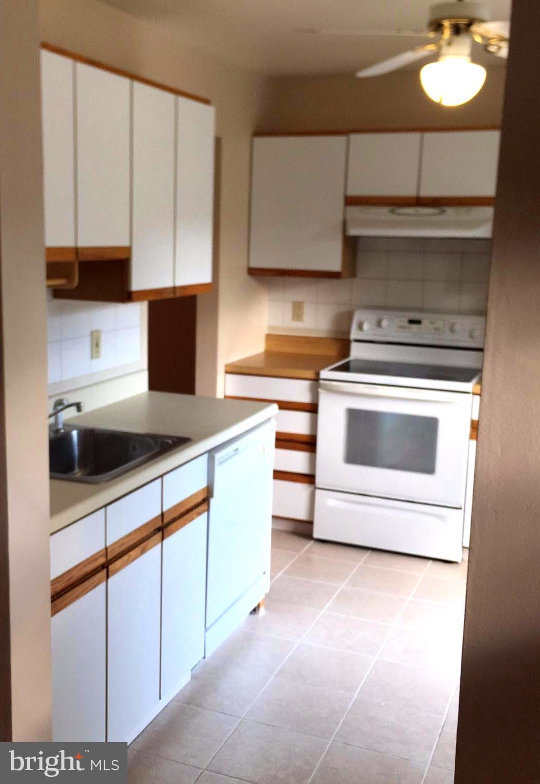 8067 Tributary Court Springfield, VA 22153 - Photo 8 of 27 Kitchen