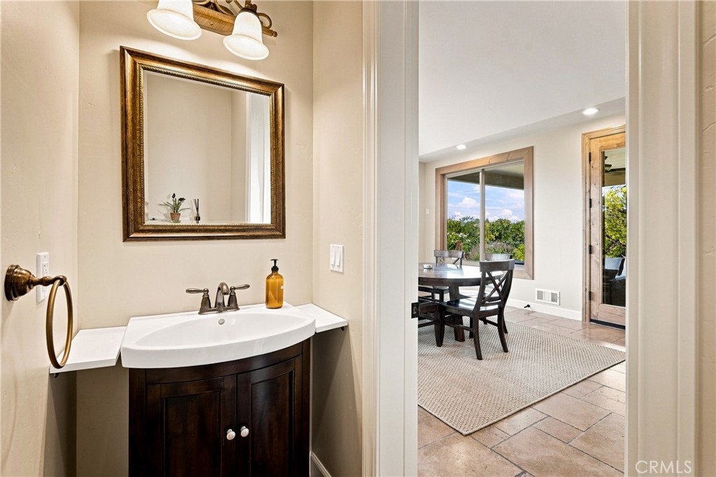 596 Red Cloud Road Paso Robles, CA 93446 - Photo 29 of 48 Powder Room