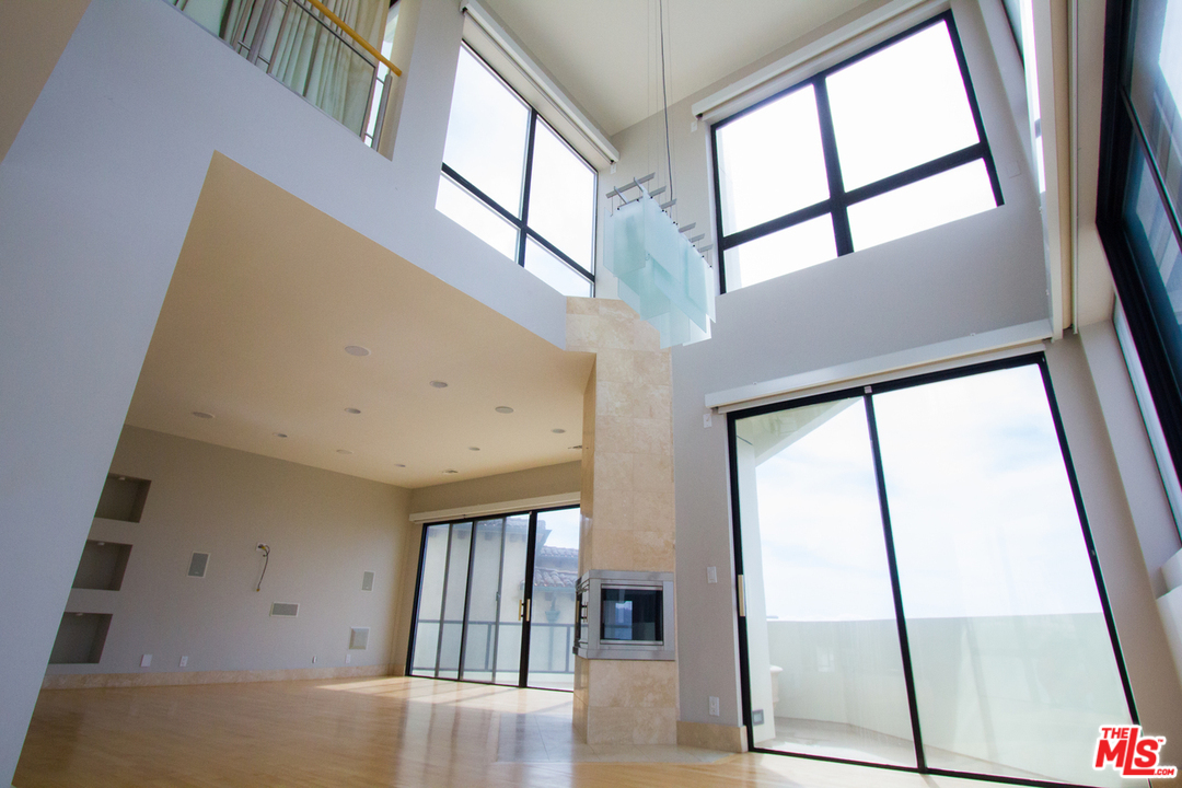 734 Esplanade, Unit A/B Redondo Beach, CA 90277 - Photo 4 of 40 a view of an entryway