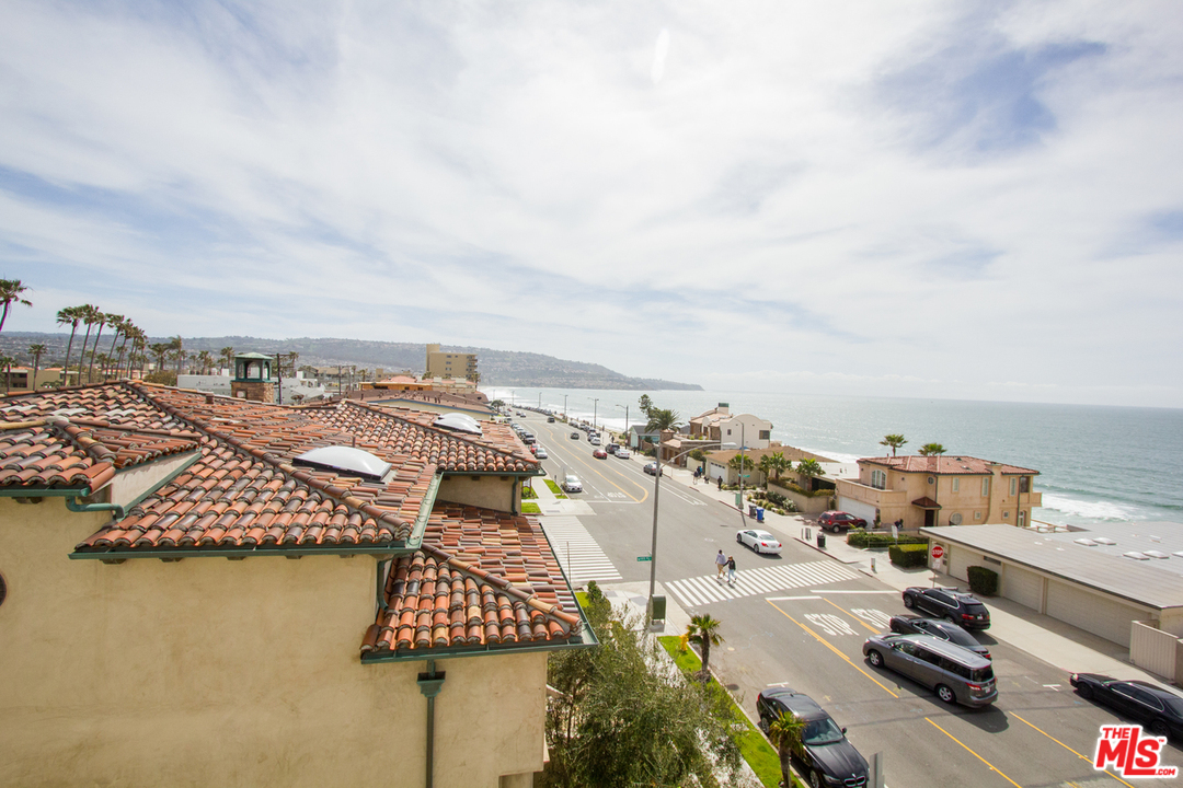 734 Esplanade, Unit A/B Redondo Beach, CA 90277 - Photo 35 of 40 an aerial view of multiple house