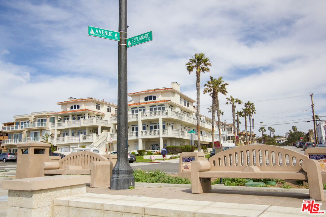 734 Esplanade, Unit A/B Redondo Beach, CA 90277 - Photo 36 of 40 a front view of a building with street view