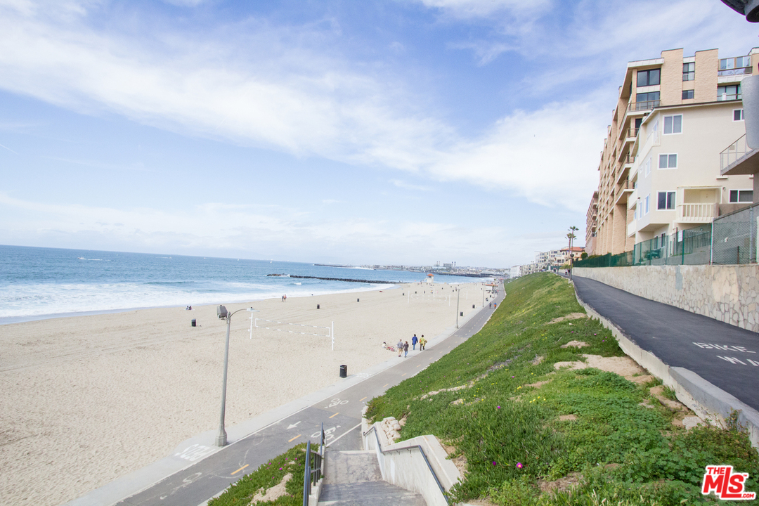 734 Esplanade, Unit A/B Redondo Beach, CA 90277 - Photo 40 of 40 a view of an ocean view