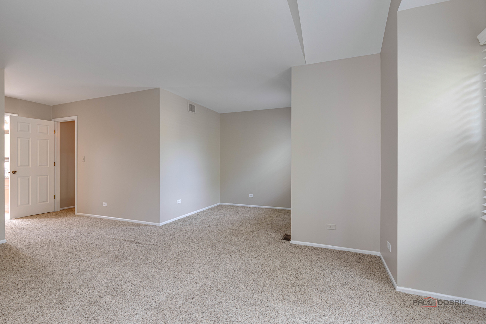 285 Stanton Drive Buffalo Grove, IL 60089 - Photo 23 of 36 a view of an empty room and entryway