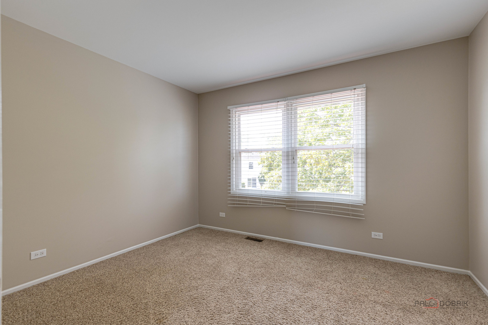 285 Stanton Drive Buffalo Grove, IL 60089 - Photo 29 of 36 an empty room with a window