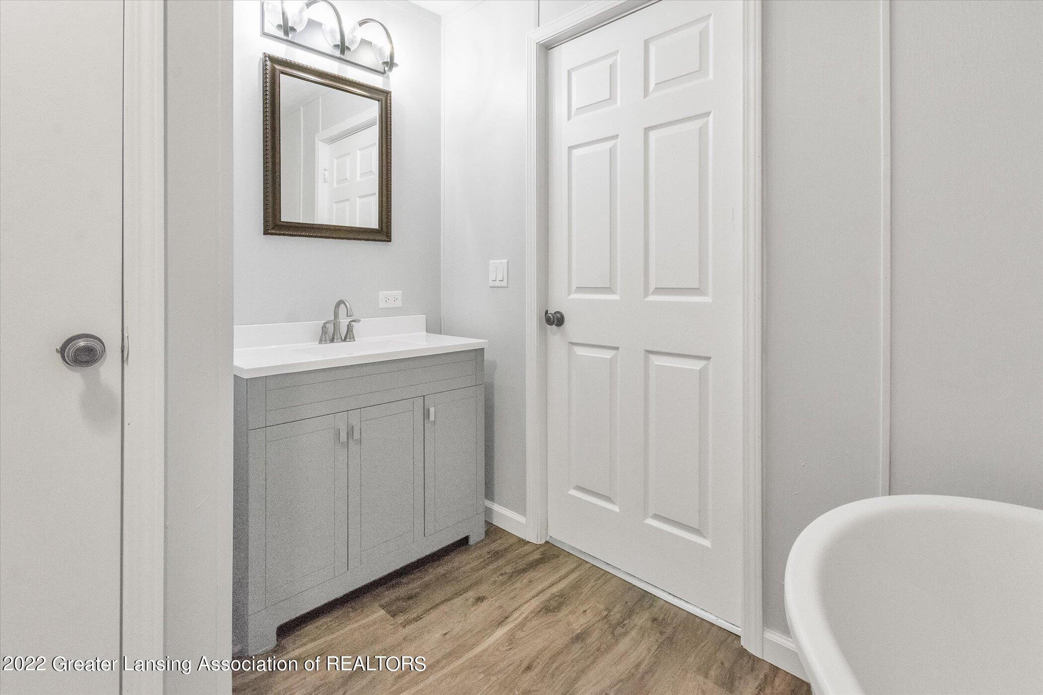 707 Sawyer Road Lansing, MI 48911 - Photo 13 of 28 25-707-Sawyer-Rd-WindowStill-Real-Estate