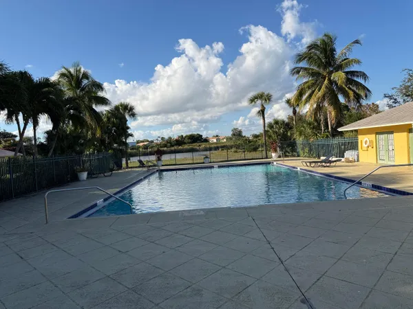 $179,000 | 1106 Meadows Circle, Unit 1106, Boynton Beach, FL 33436