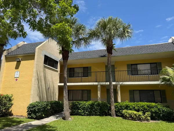 $179,000 | 1106 Meadows Circle, Unit 1106, Boynton Beach, FL 33436