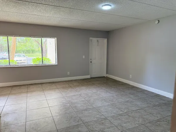 $179,000 | 1106 Meadows Circle, Unit 1106, Boynton Beach, FL 33436