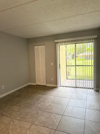 $179,000 | 1106 Meadows Circle, Unit 1106, Boynton Beach, FL 33436