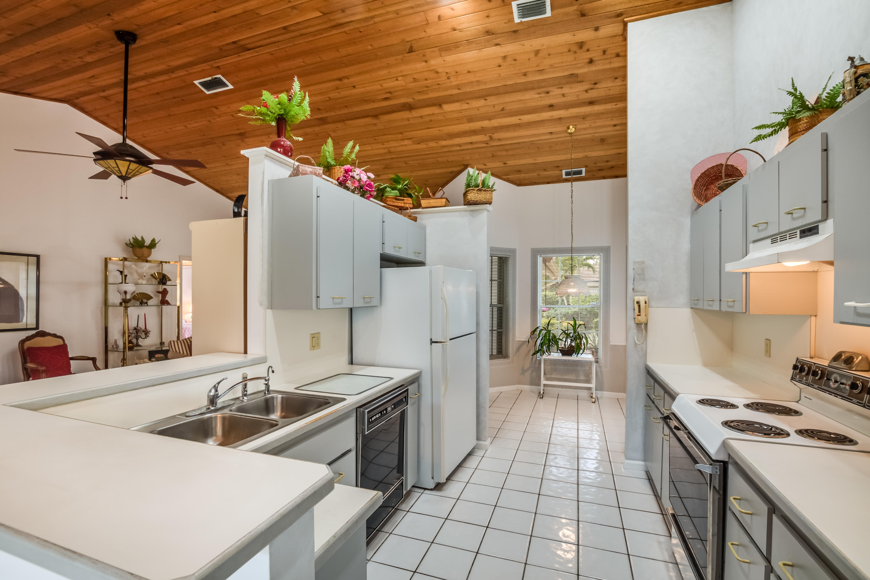 12615 Timber Ridge Circle Wellington, FL 33414 - Photo 10 of 28 Kitchen