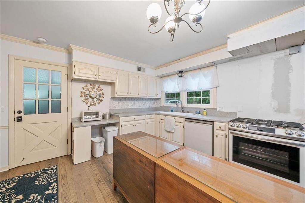286 Hilton Way Canton, GA 30114 - Photo 13 of 59 a kitchen with a stove oven and sink