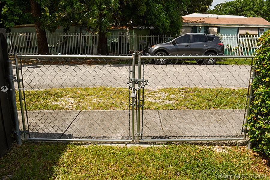 9398 Northwest 4th Avenue Miami, FL 33150 - Photo 7 of 57