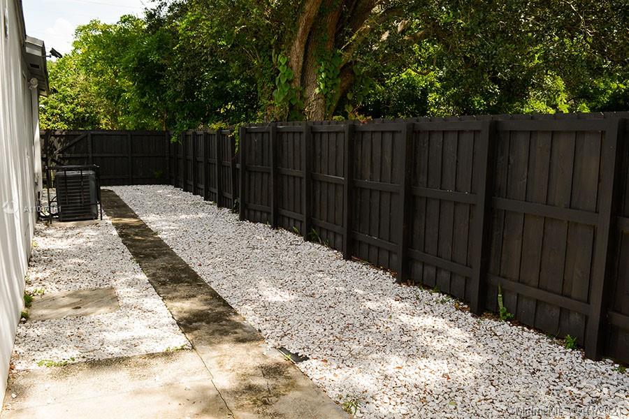 9398 Northwest 4th Avenue Miami, FL 33150 - Photo 10 of 57