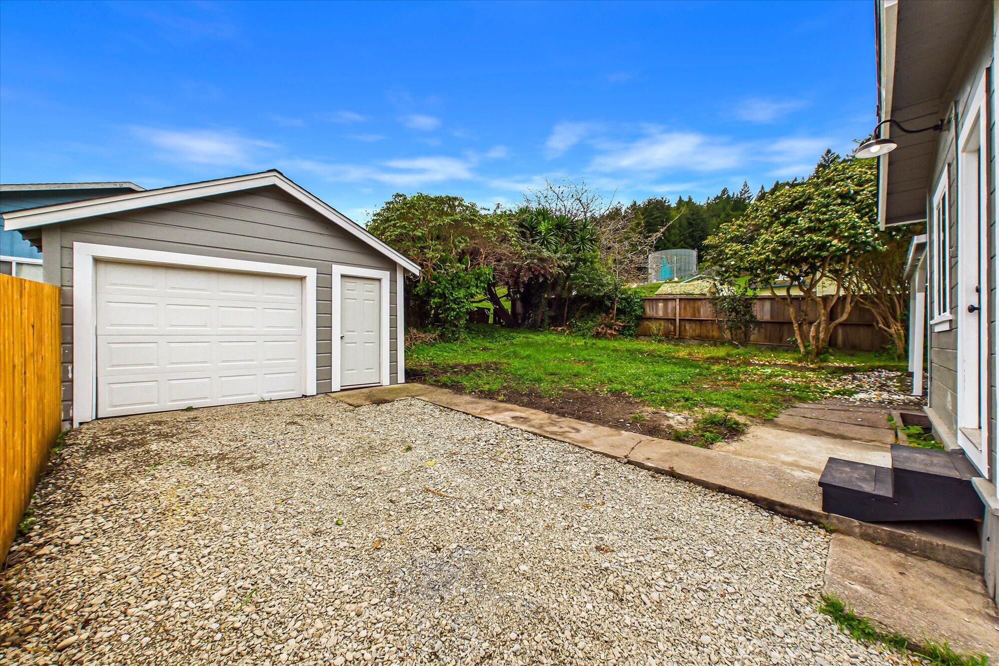 355 Douglas Street Rio Dell, CA 95562 - Photo 31 of 33