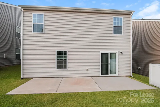 a view of backyard with a large space