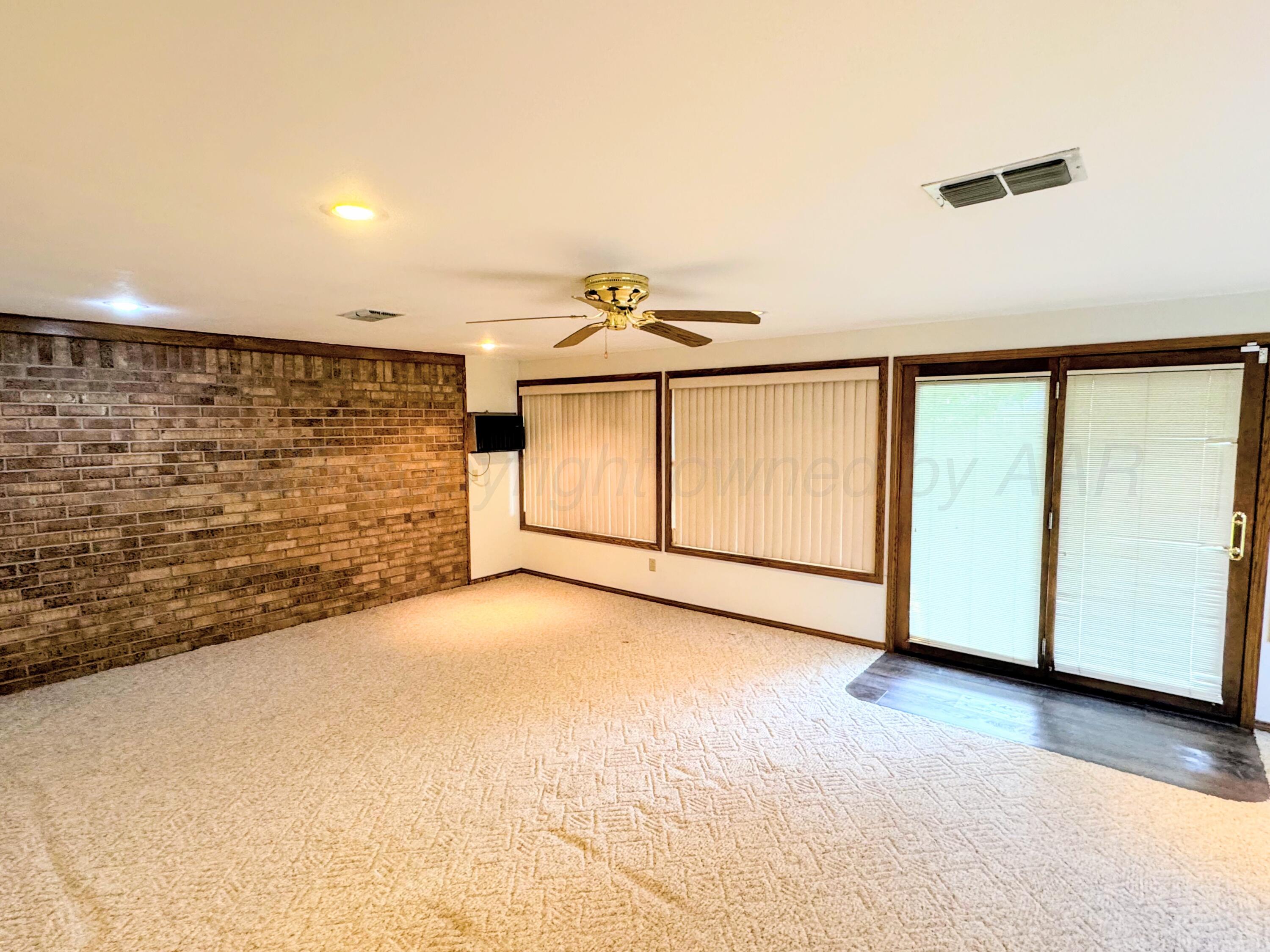 1810 Texas Street Perryton, TX 79070 - Photo 9 of 24 1810 TEXAS DEN