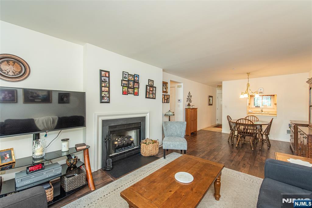 309 Mark Twain Way Mahwah, NJ 07430 - Photo 8 of 21