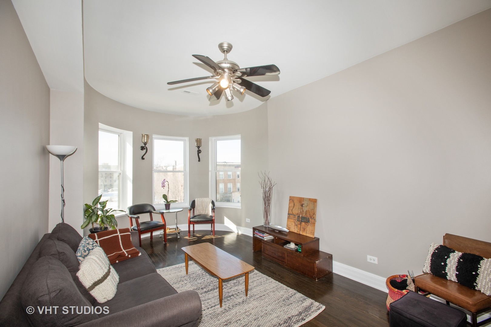 4631 South Indiana Avenue, Unit 3N Chicago, IL 60653 - Photo 2 of 11 a living room with furniture and a large window