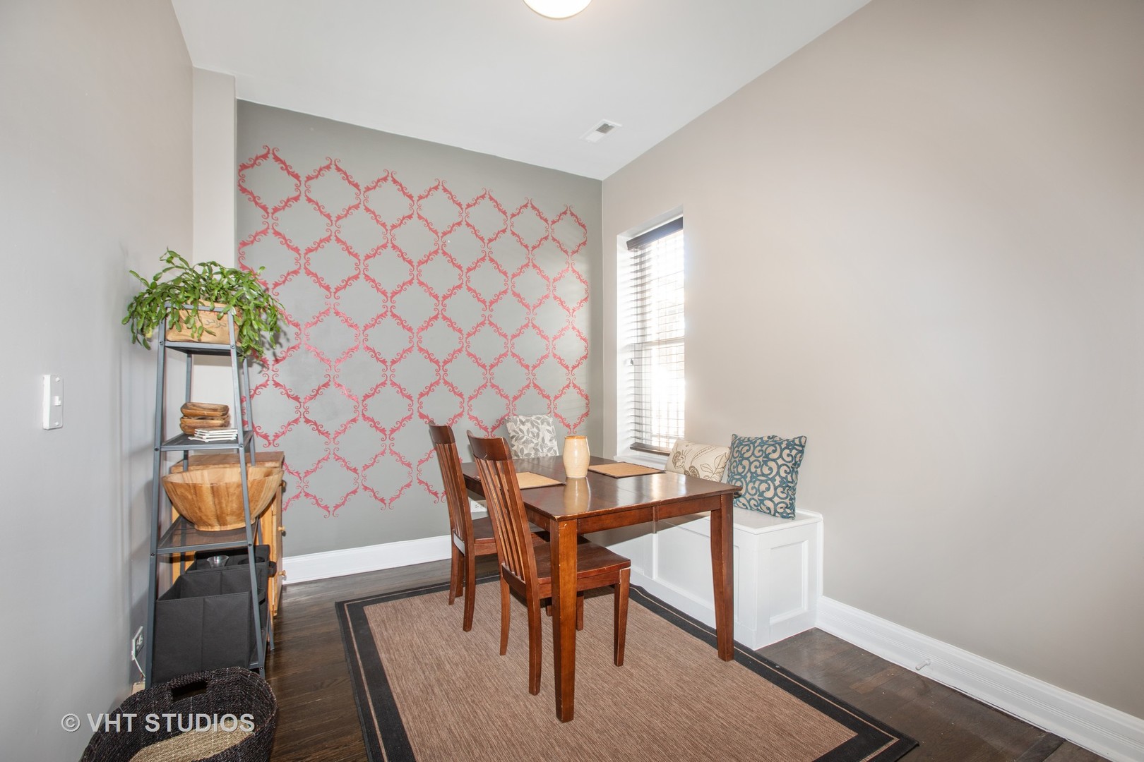 4631 South Indiana Avenue, Unit 3N Chicago, IL 60653 - Photo 5 of 11 a workspace room with furniture