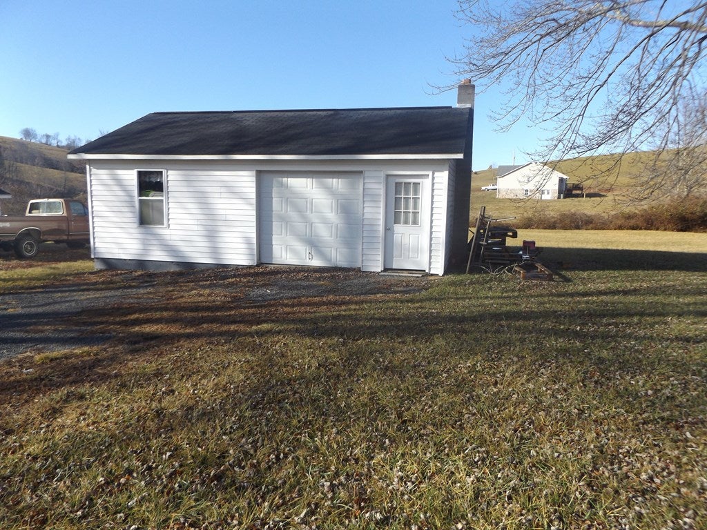 2725 Pipers Gap Road Galax, VA 24333 - Photo 19 of 24 Gallery Image 19