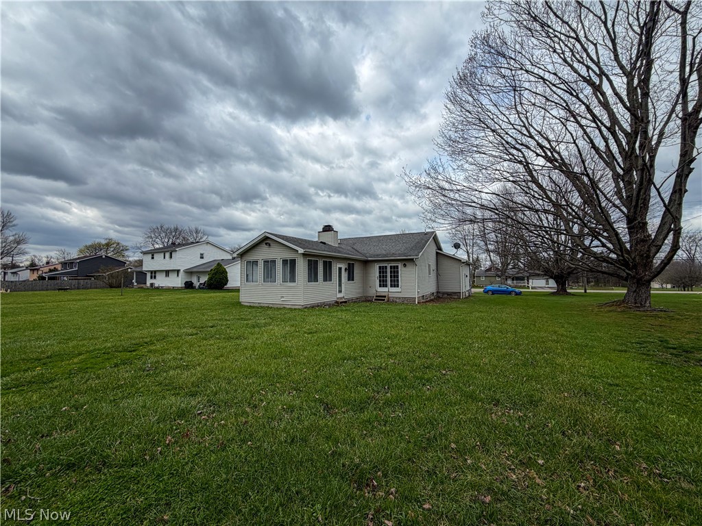 9825 Struthers Road New Middletown, OH 44442 - Photo 3 of 16 Gallery Image 3
