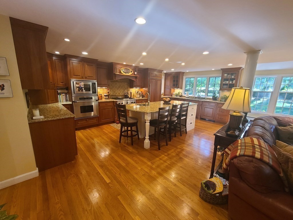 45 White Oak Road Wellesley, MA 02481 - Photo 4 of 17
