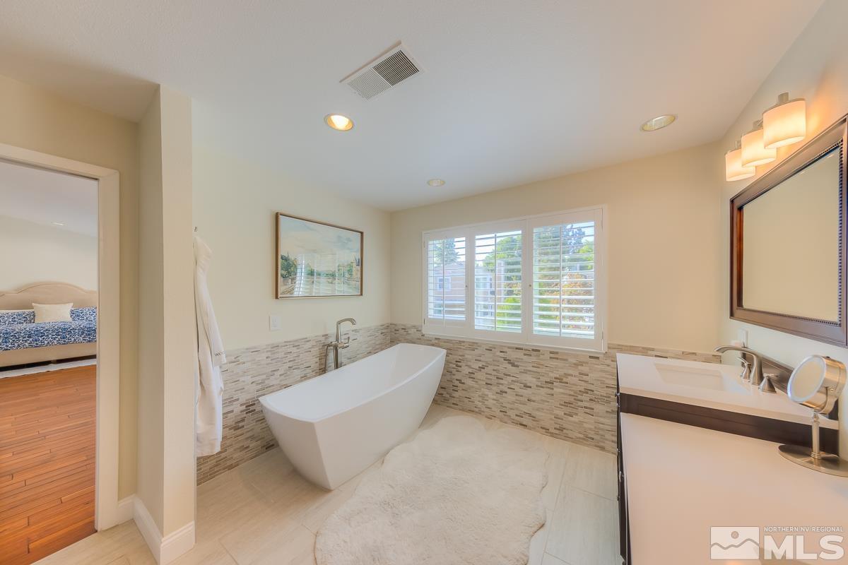 858 Lighthouse Court Reno, NV 89511 - Photo 21 of 39 a spacious bathroom with a tub sink and mirror