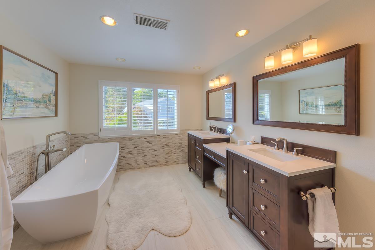 858 Lighthouse Court Reno, NV 89511 - Photo 22 of 39 a bathroom with a tub sink and mirror