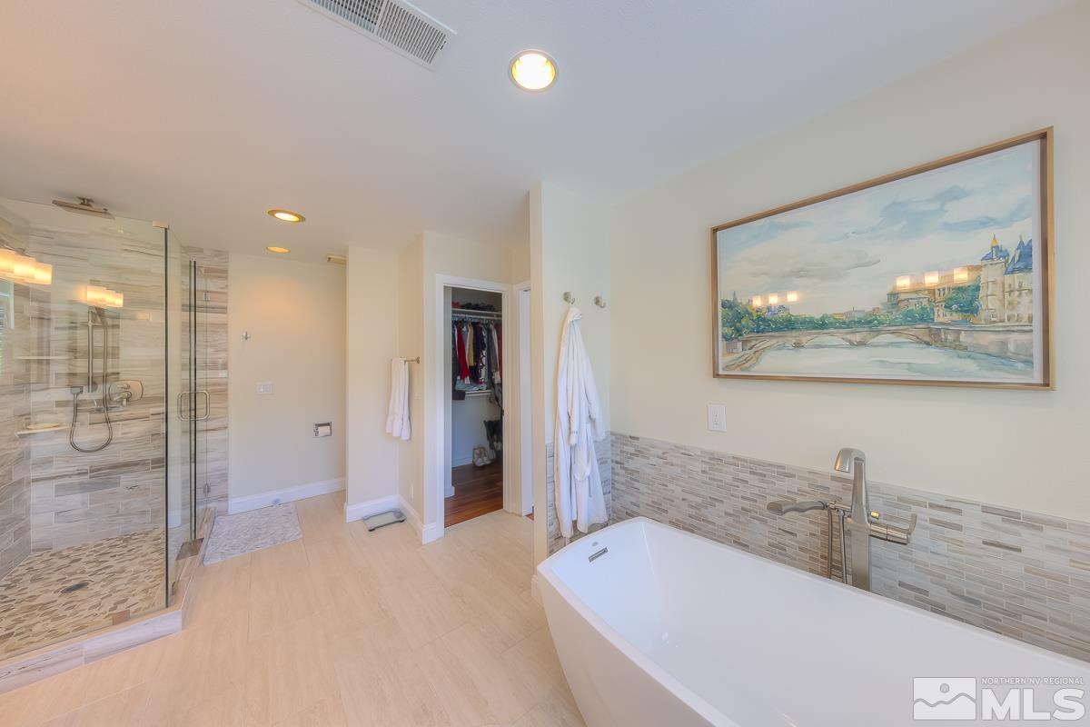 858 Lighthouse Court Reno, NV 89511 - Photo 25 of 39 a bathroom with a tub a sink and glass door