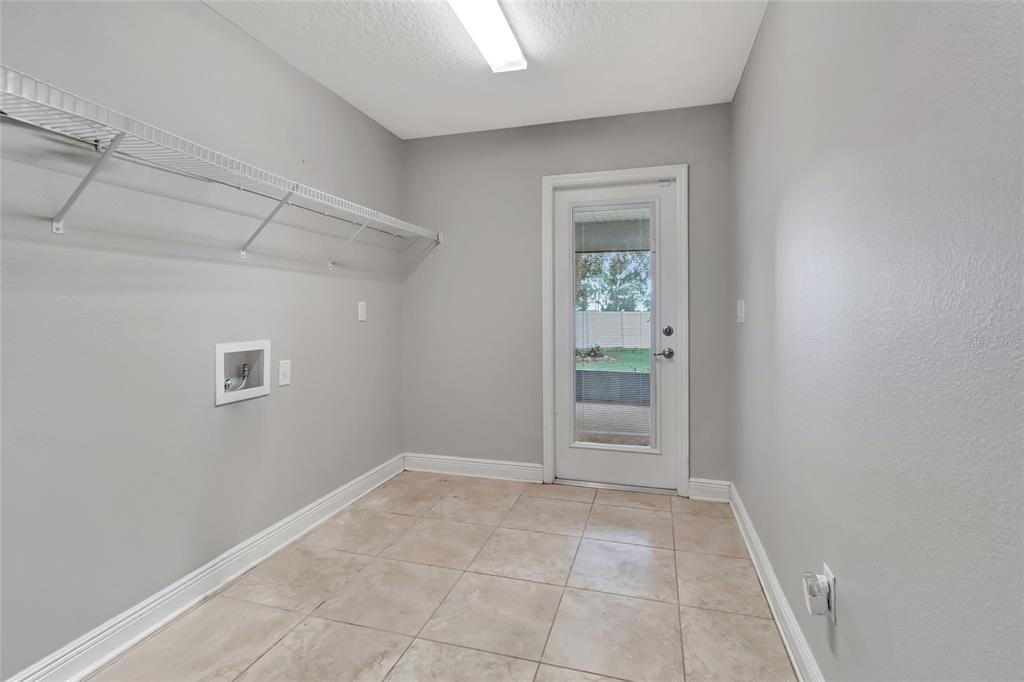 2301 Angel Fish Loop Leesburg, FL 34748 - Photo 11 of 33 Gallery Image 11