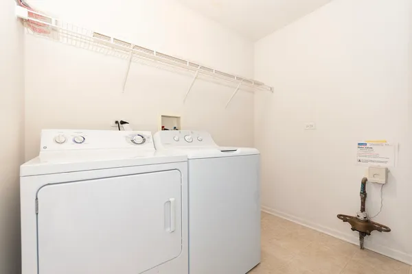 $2,250 | 2329 Moonlight Court, Aurora, IL 60503