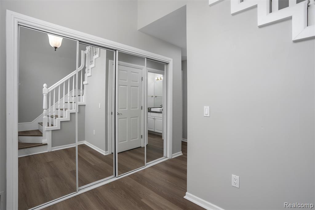 2137 Crystal Drive Rochester Hills, MI 48309 - Photo 5 of 32