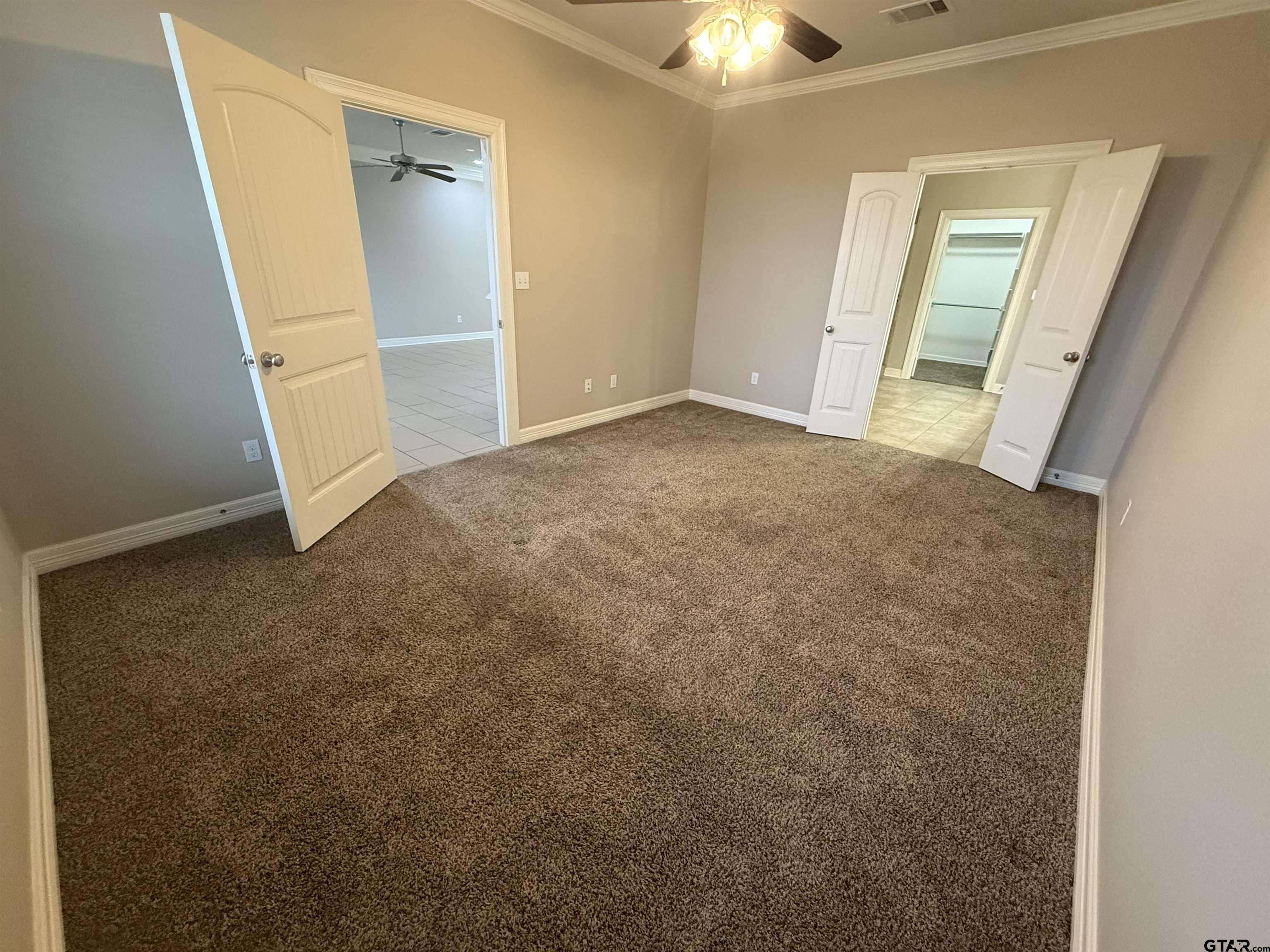 16440 County Road 178, Unit 1007 Tyler, TX 75703 - Photo 11 of 25 an empty room with an entrance and mirror