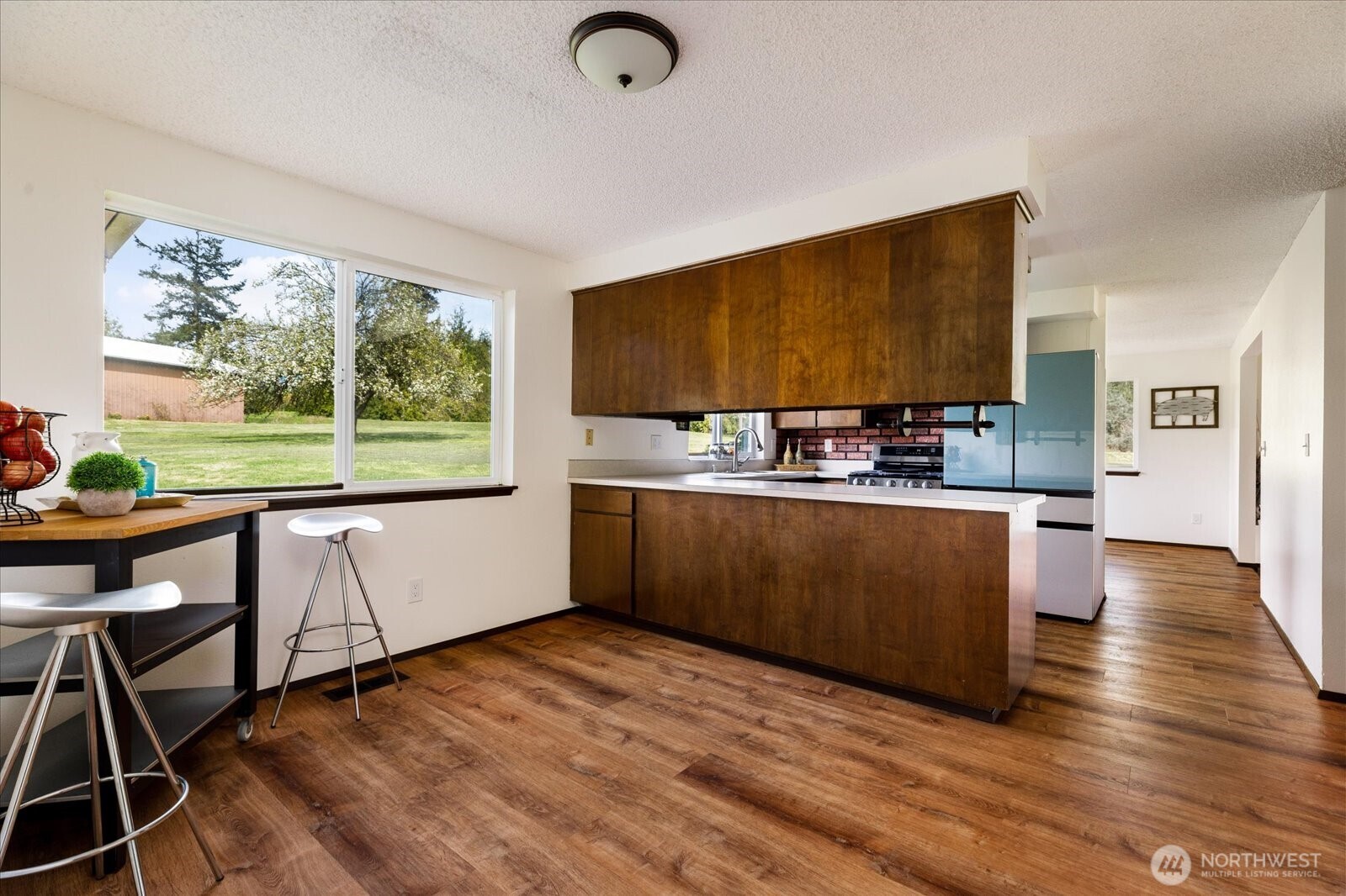987 East Crescent Harbor Road Oak Harbor, WA 98277 - Photo 13 of 40