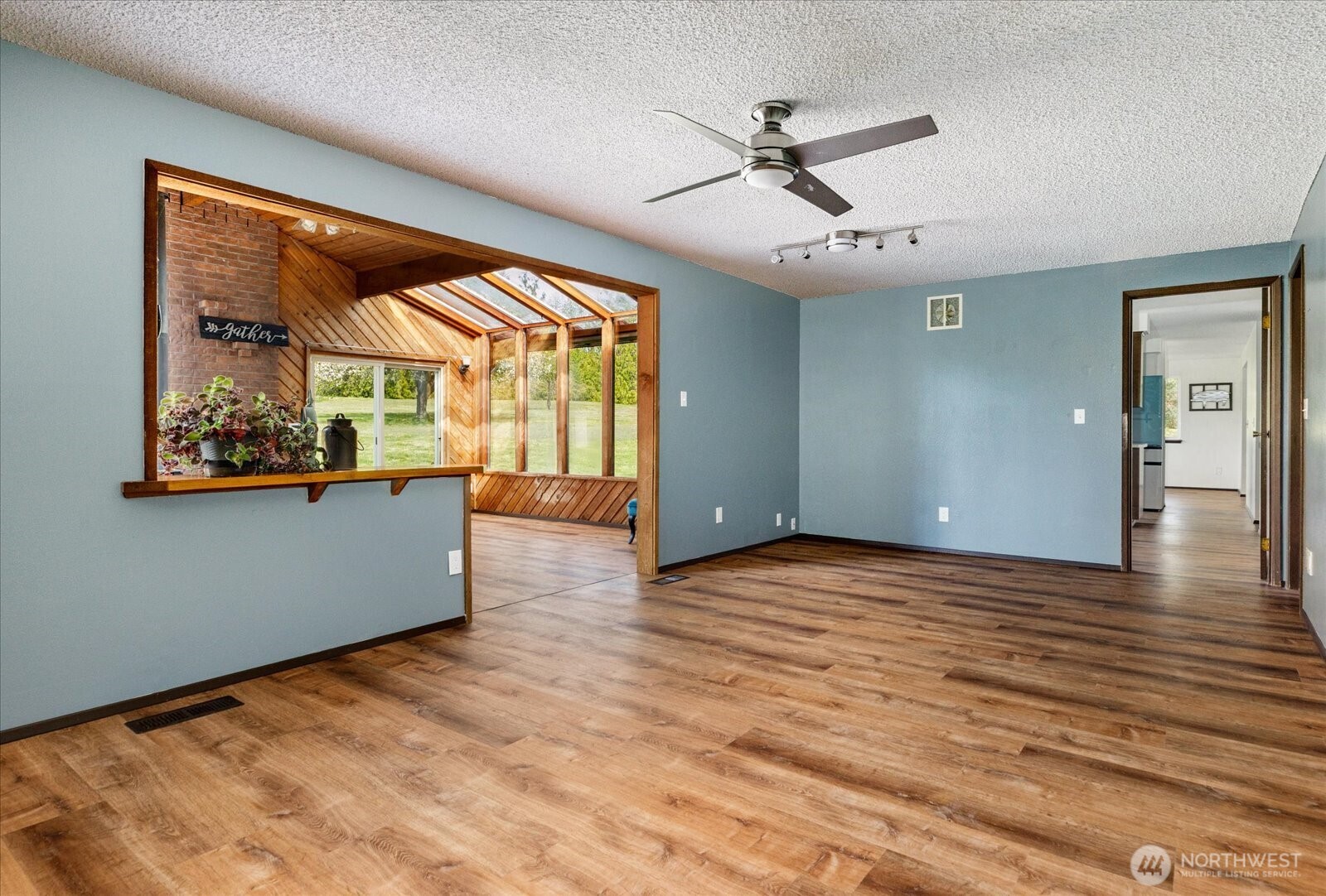 987 East Crescent Harbor Road Oak Harbor, WA 98277 - Photo 15 of 40