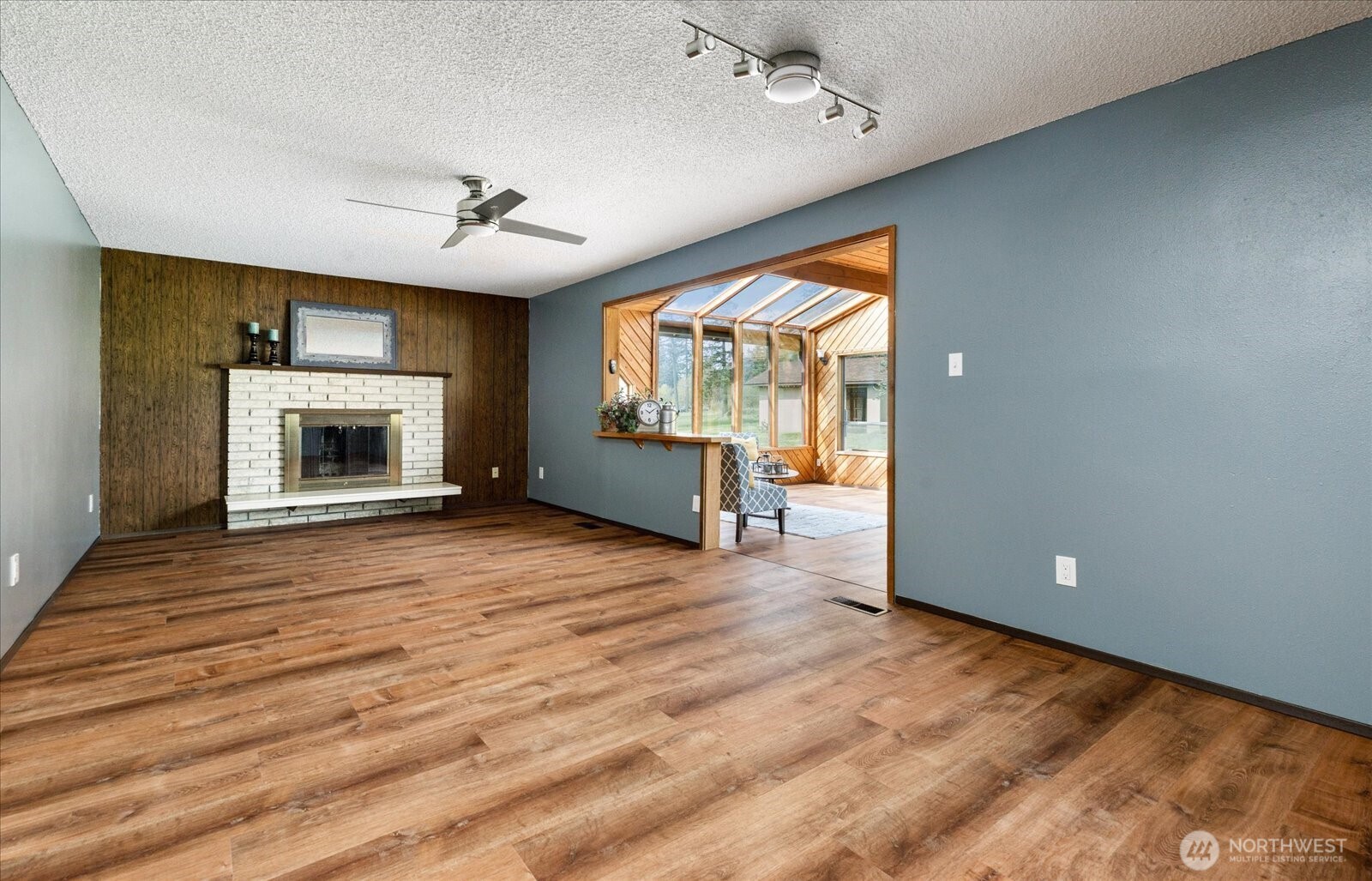 987 East Crescent Harbor Road Oak Harbor, WA 98277 - Photo 16 of 40
