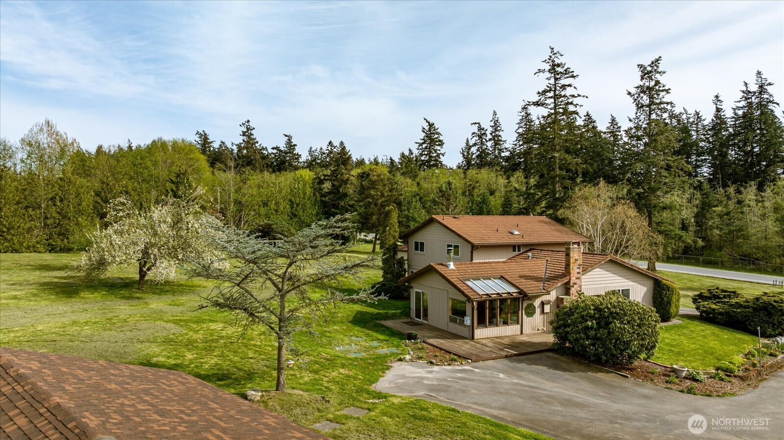 987 East Crescent Harbor Road Oak Harbor, WA 98277 - Photo 2 of 40