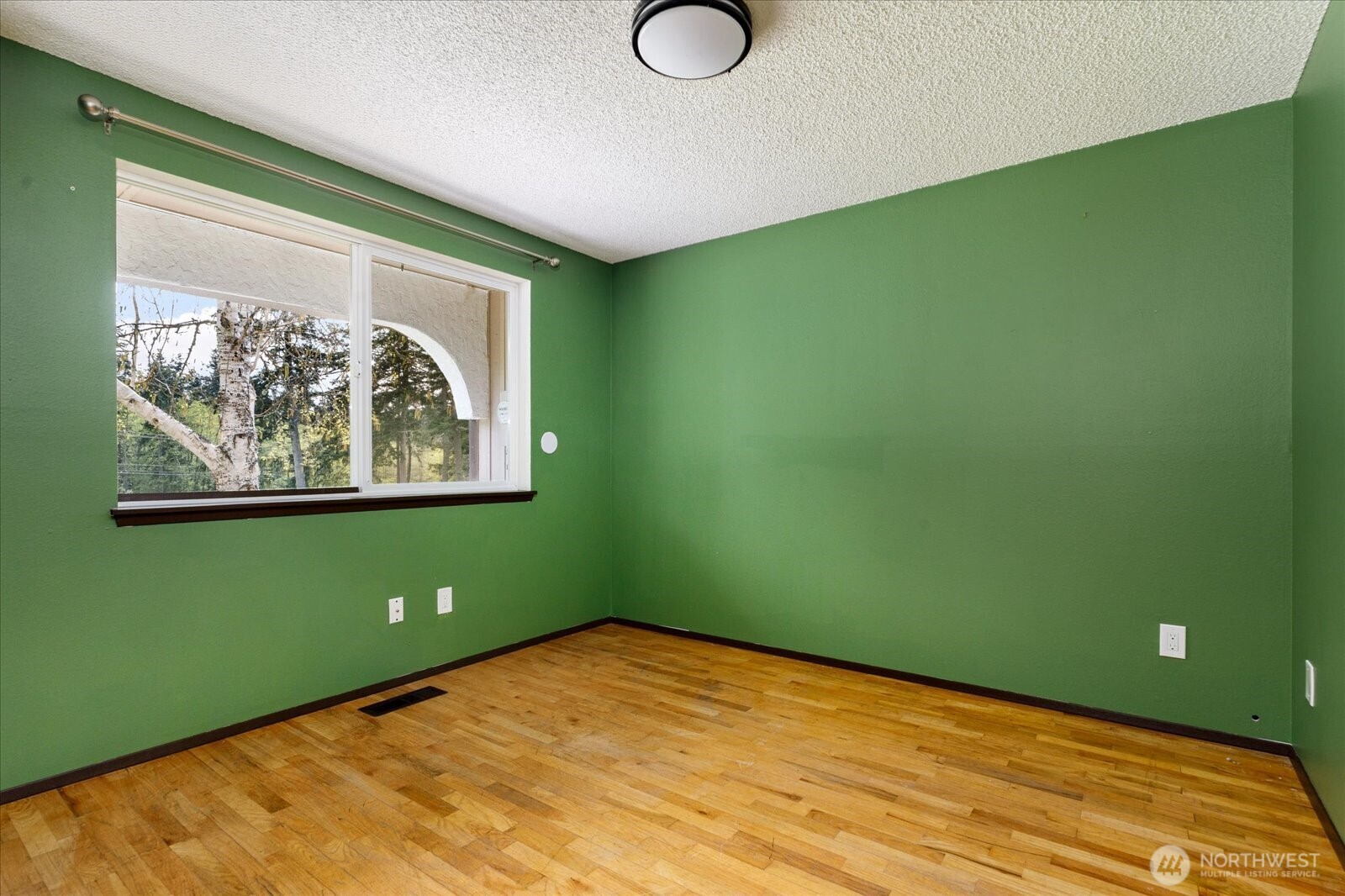 987 East Crescent Harbor Road Oak Harbor, WA 98277 - Photo 21 of 40