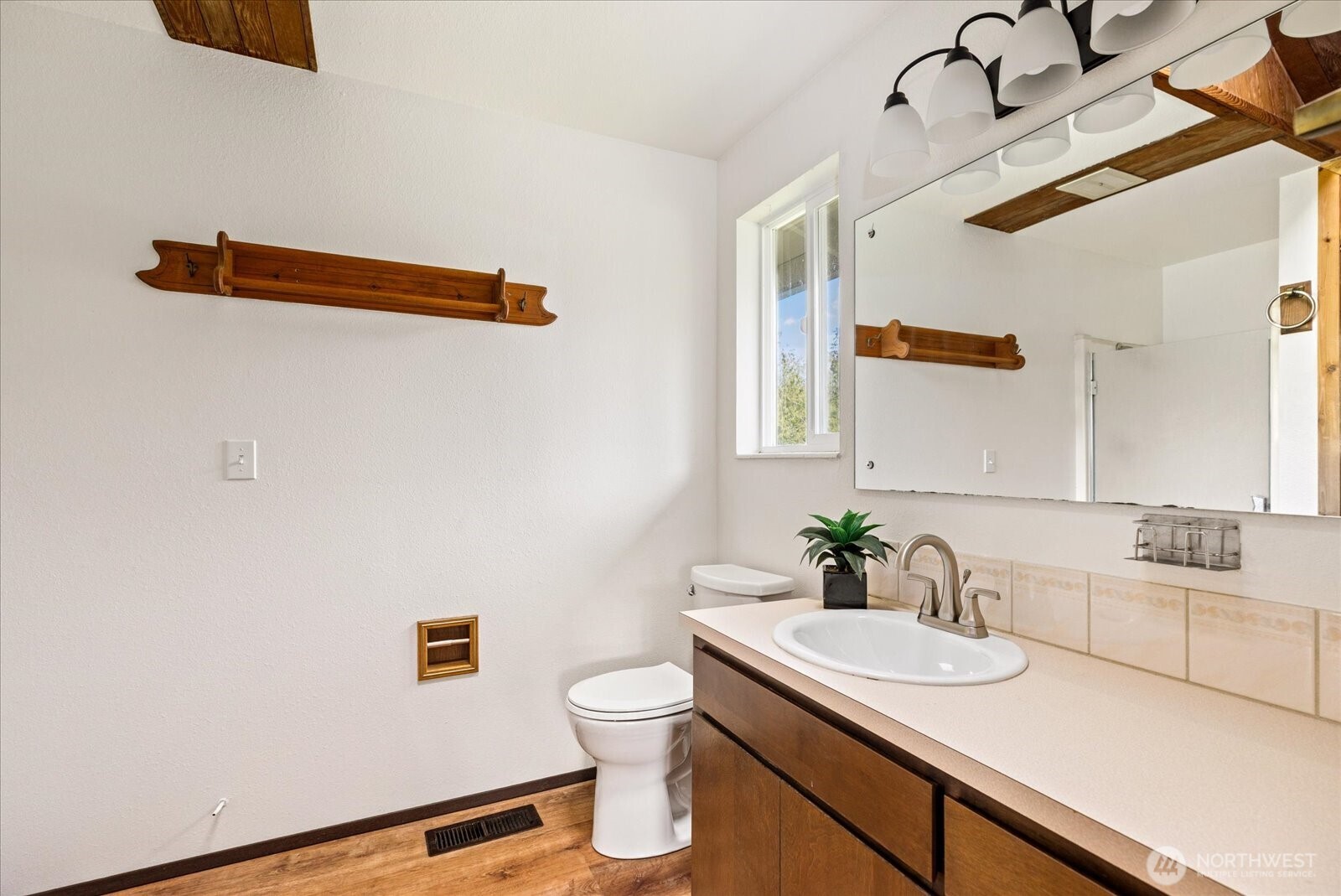987 East Crescent Harbor Road Oak Harbor, WA 98277 - Photo 25 of 40