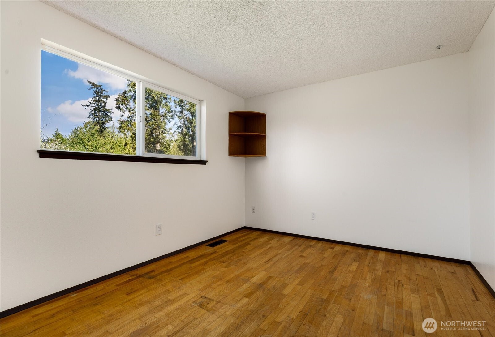 987 East Crescent Harbor Road Oak Harbor, WA 98277 - Photo 27 of 40