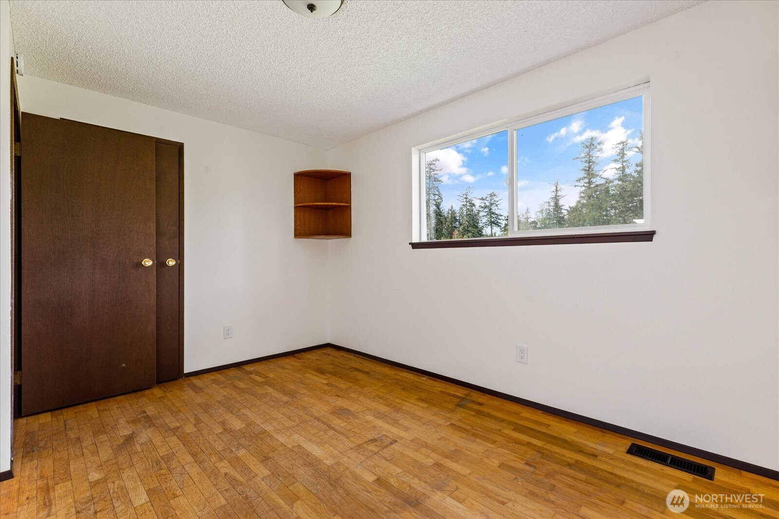 987 East Crescent Harbor Road Oak Harbor, WA 98277 - Photo 28 of 40