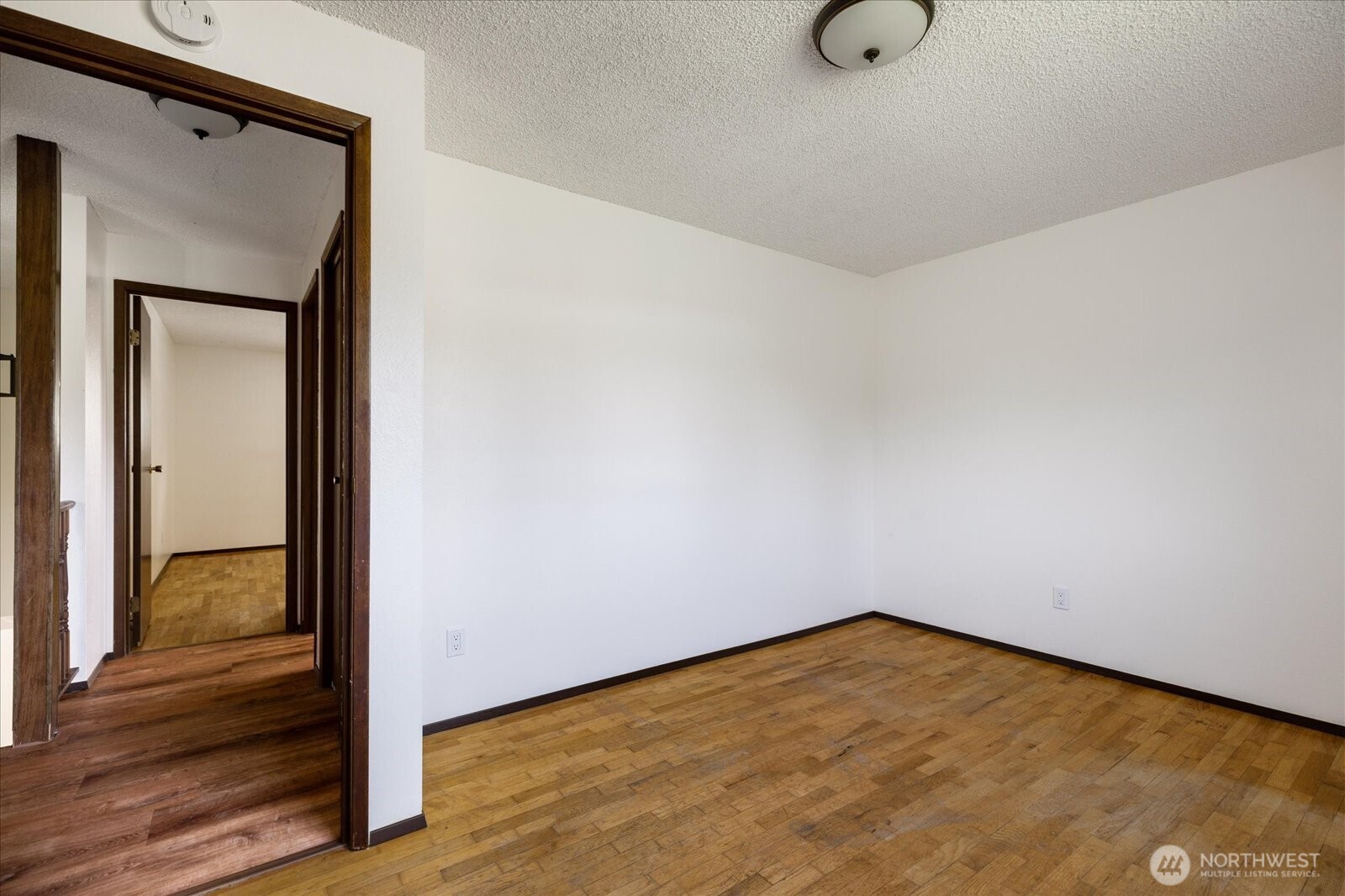 987 East Crescent Harbor Road Oak Harbor, WA 98277 - Photo 31 of 40