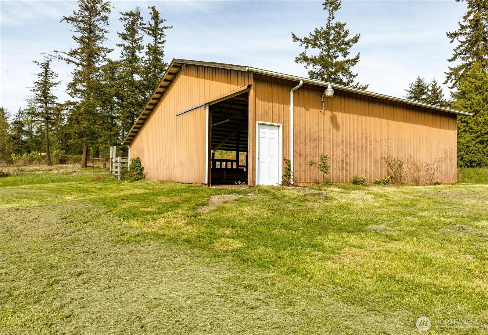 987 East Crescent Harbor Road Oak Harbor, WA 98277 - Photo 35 of 40