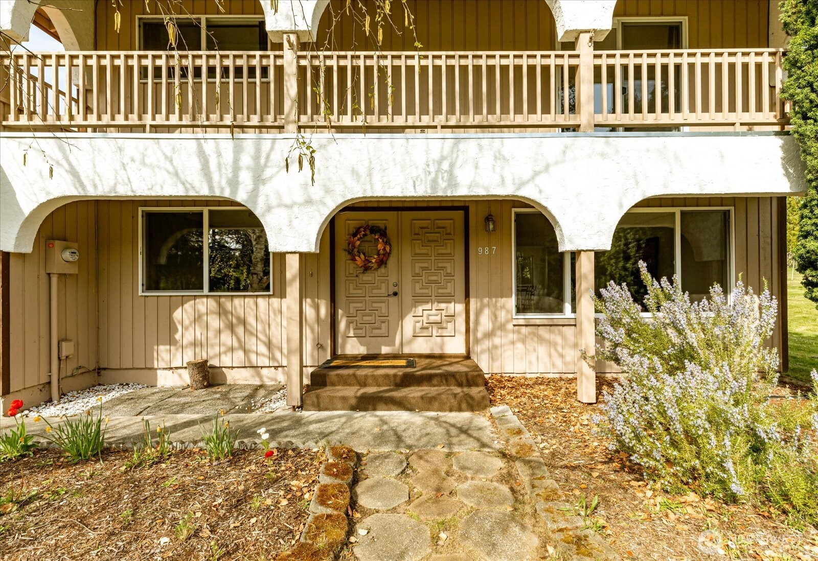 987 East Crescent Harbor Road Oak Harbor, WA 98277 - Photo 5 of 40