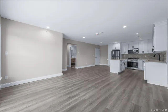 $3,995 | 110 School Street, Unit 7, Glen Cove, NY 11542