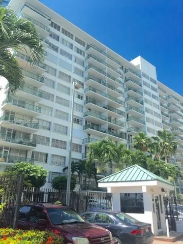 $2,800 | 1408 Brickell Bay Drive, Unit 1217, Miami, FL 33131