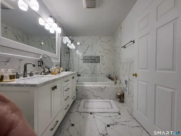 $425,000 | 110 Darby Street, Bloomfield, CT 06002