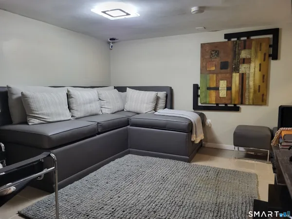 $425,000 | 110 Darby Street, Bloomfield, CT 06002