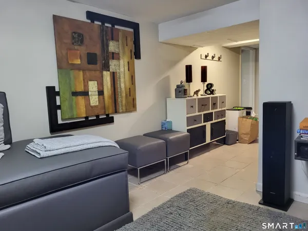 $425,000 | 110 Darby Street, Bloomfield, CT 06002