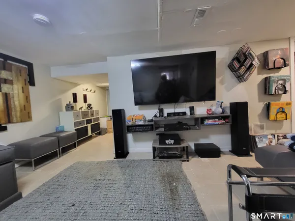 $425,000 | 110 Darby Street, Bloomfield, CT 06002